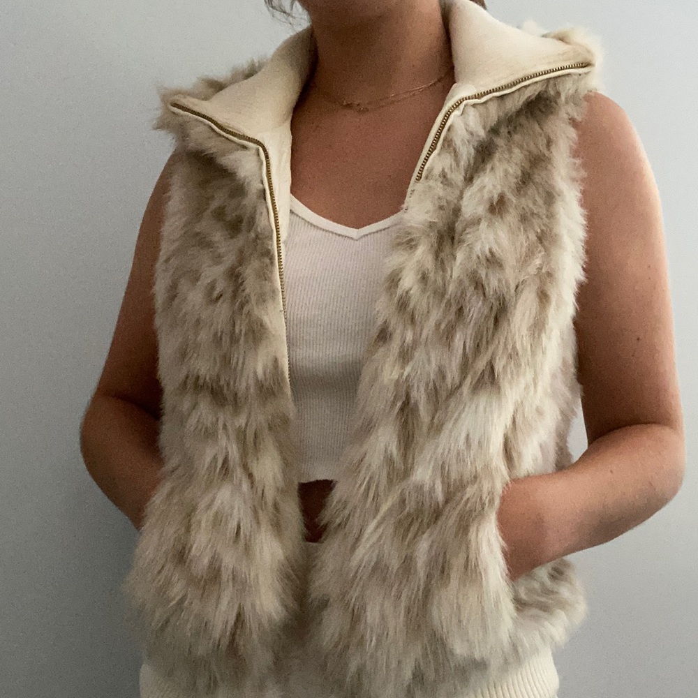 Ellen Tracy Ivory Faux Fur Zip Vest